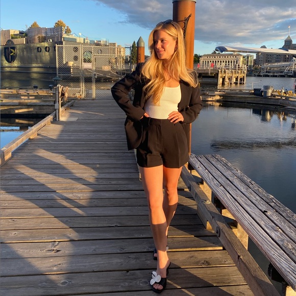 Meet your Posher, Sidney - Picture 1 of 1